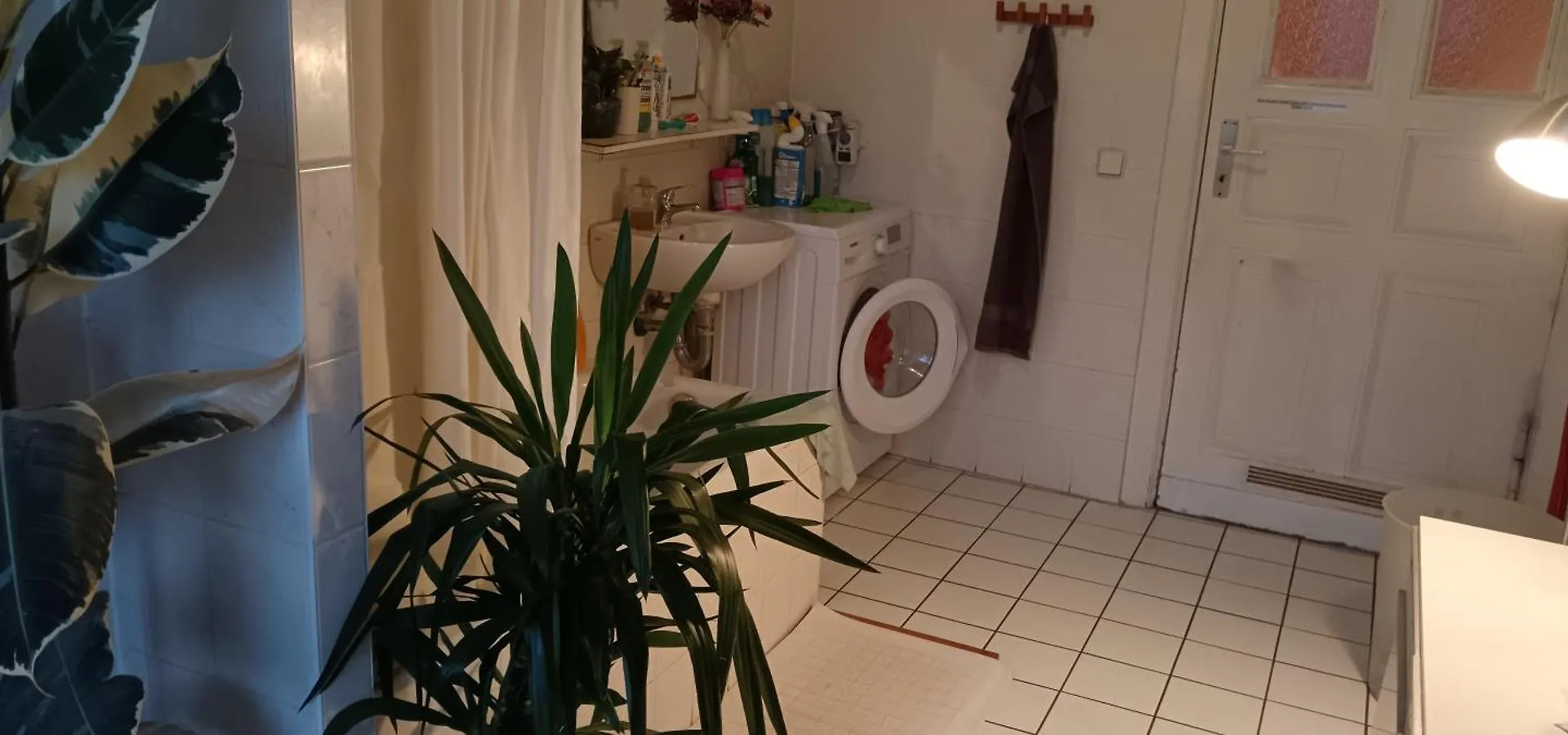 Double Bed In Sharing Apartment Berlín