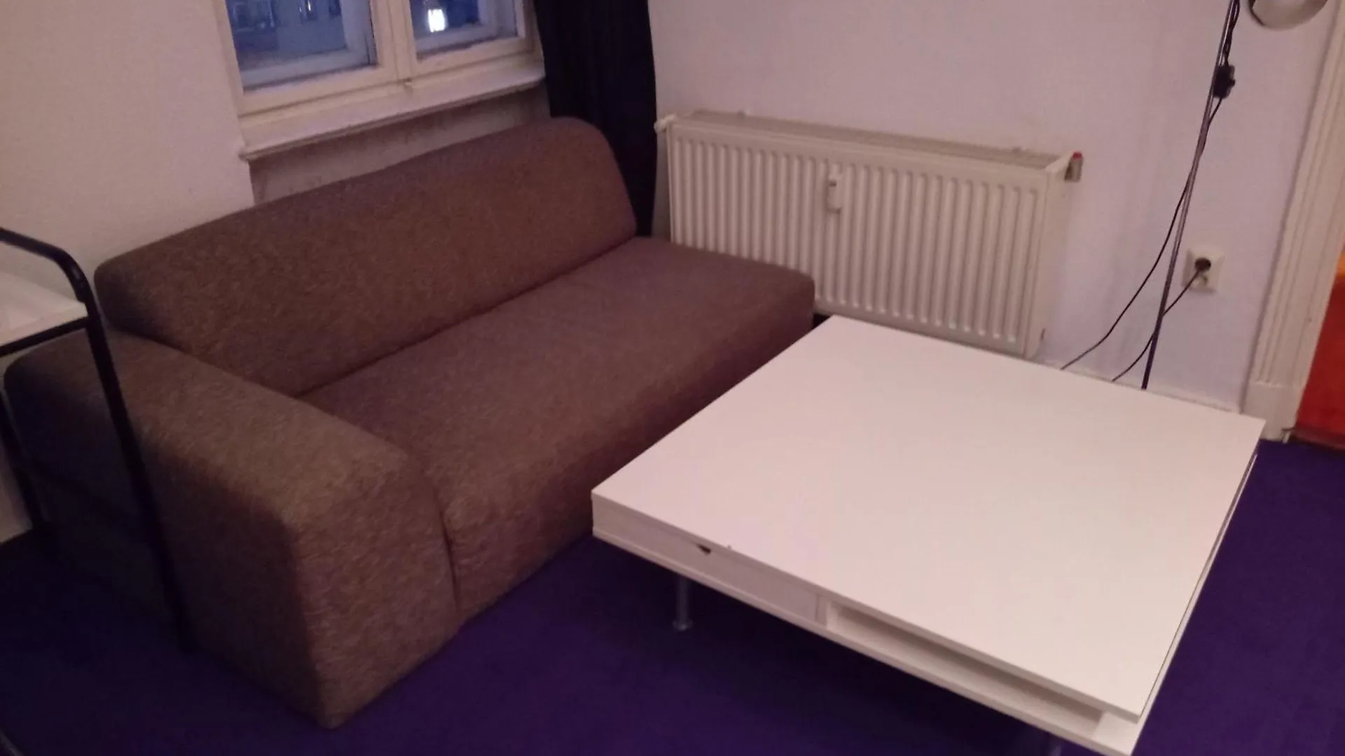 Double Bed In Sharing Apartment Berlín